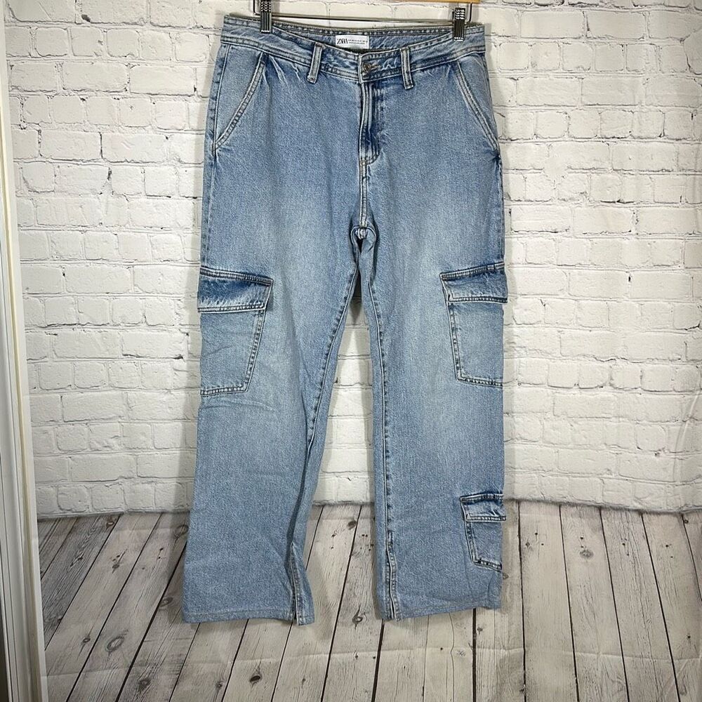 Zara Y2K Mid Rise Cargo Jeans Straight Leg size 8 Light Wash Unique Split Hem